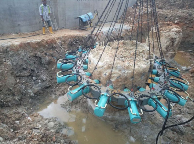 CONCRETE PILE HAMMER